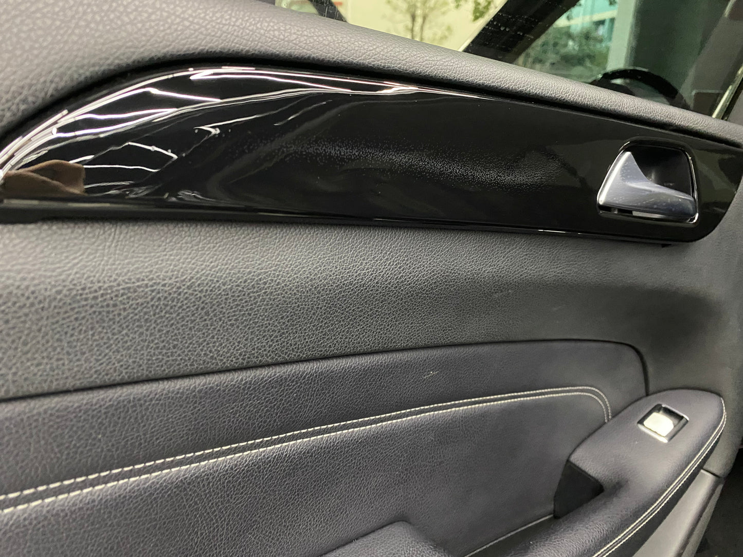How does ambient lighting show when it is off?
